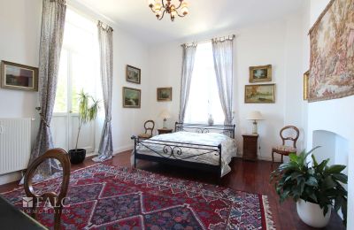 Palácio à venda Fays, Wallonie, Schlafzimmer im 1.OG des zweiten Traktes
