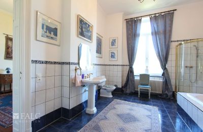 Palácio à venda Fays, Wallonie, Badezimmer im 1.OG des zweiten Traktes