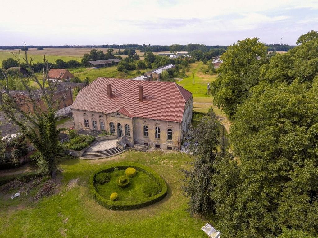 Fotos Prestiżowa posiadłość z dużym parkiem, stawami i zabytkowymi drzewami, 210 000 m²