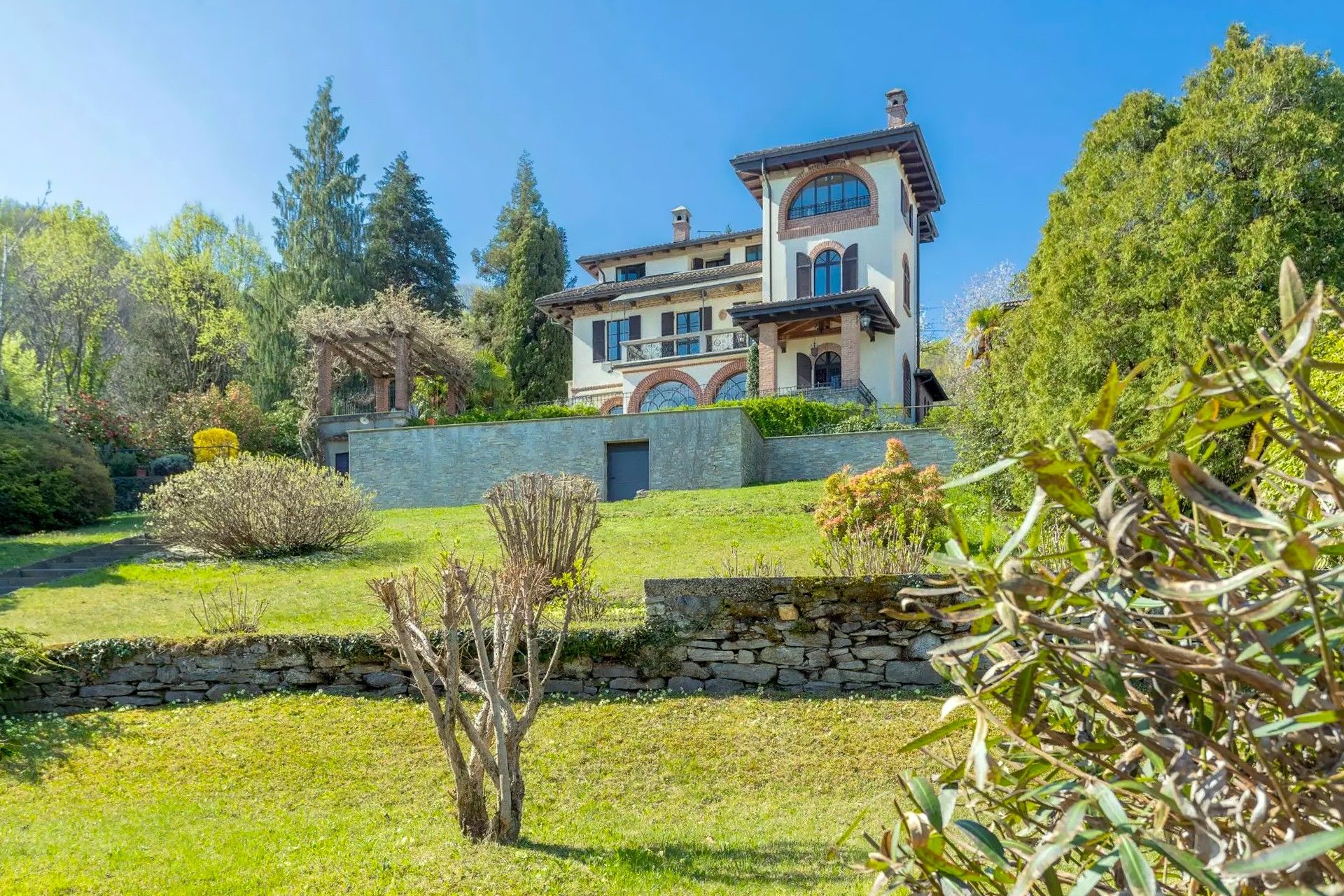 Fotos Villa Art Nouveau com piscina e vista deslumbrante para o Lago Maggiore