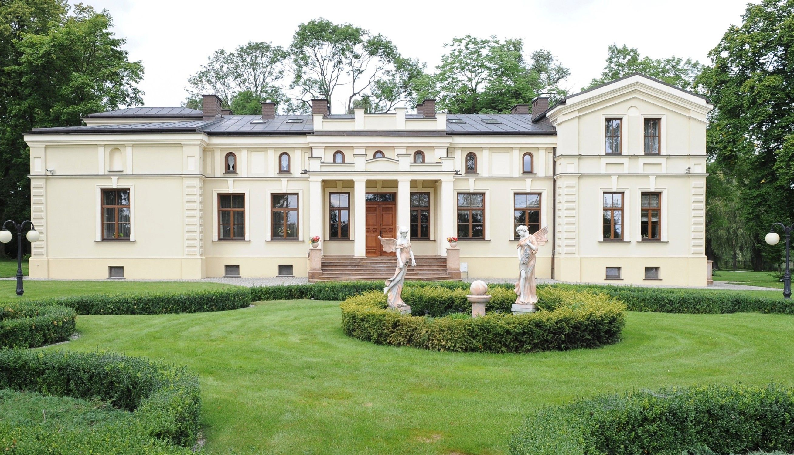Fotos Dworek w zabytkowym parku, klasyka, inwestycja SPA