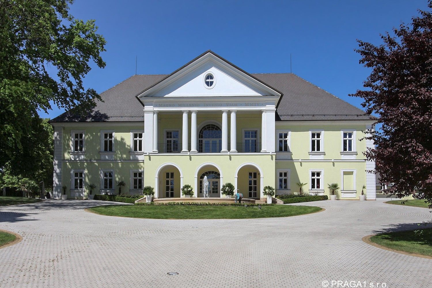 Fotos Castelo totalmente renovado perto de Praga – conjunto quadrilátero com pátio interno