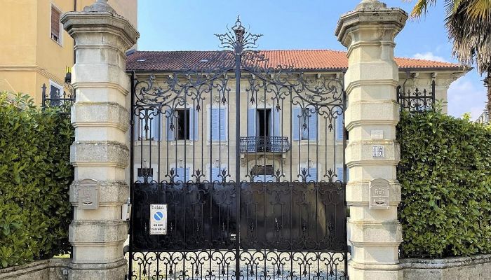 Villa histórica à venda Verbano-Cusio-Ossola, Intra,  Itália
