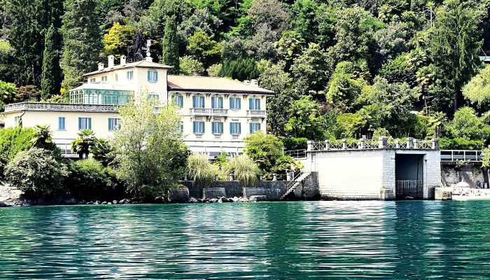 Villa histórica em Oggebbio no Lago Maggiore com praia privada e cais, Oferta imobiliária confidencial