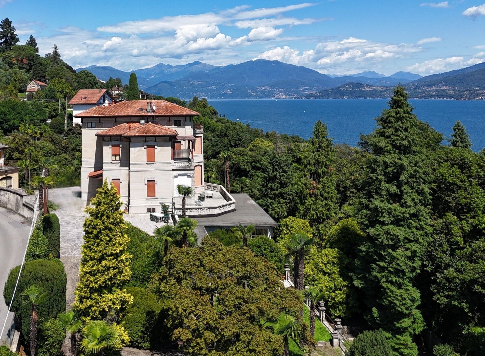 Fotos Historische Villla am Ufer des Lago Maggiore in Ghiffa