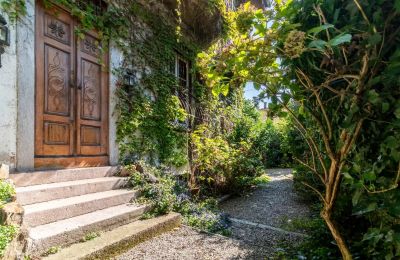 Imóveis com caráter, Bürgerliche Villa mit Garten in zentraler Lage von Verbania