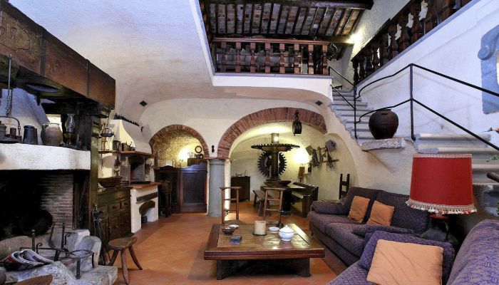 Antiga olaria restaurada do século XV com charme italiano