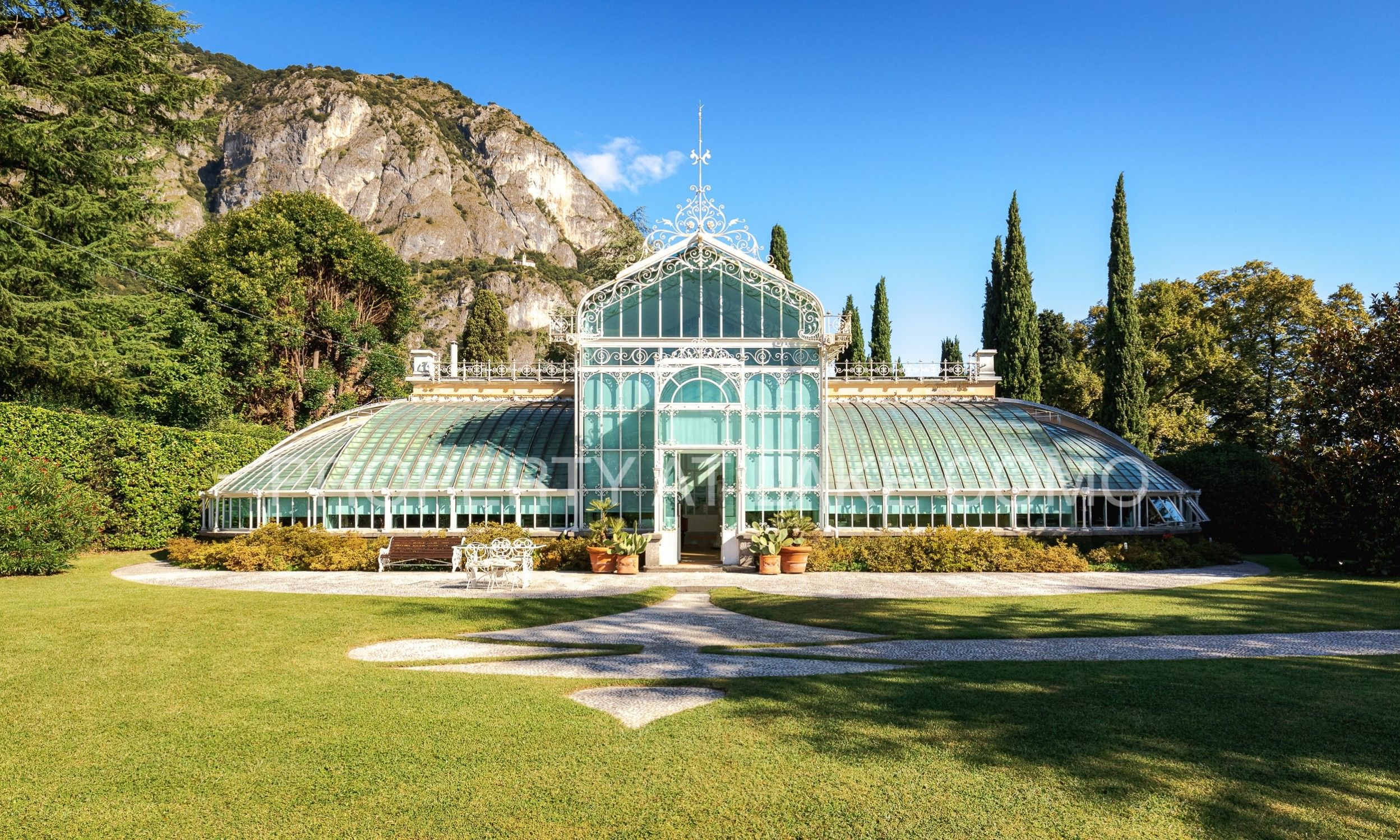 Fotos Estufa Art Nouveau convertida em residência em parque histórico no Lago de Como