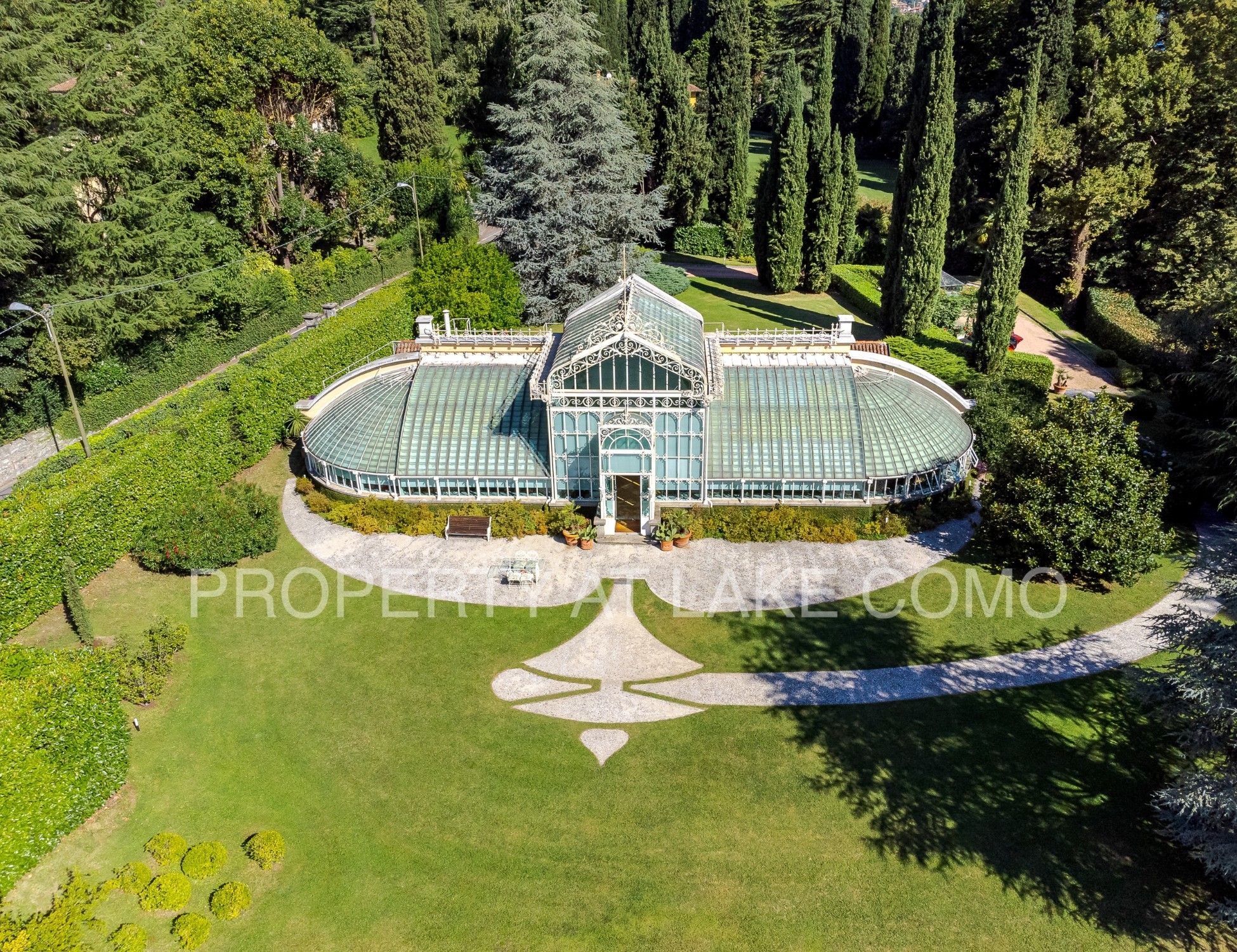 Fotos Estufa Art Nouveau convertida em residência em parque histórico no Lago de Como