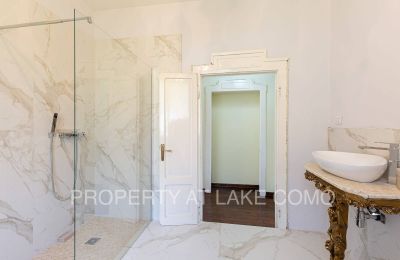 Villa histórica à venda Dizzasco, Lombardia, Casa de banho