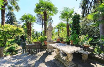 Villa histórica à venda Dizzasco, Lombardia, Jardim