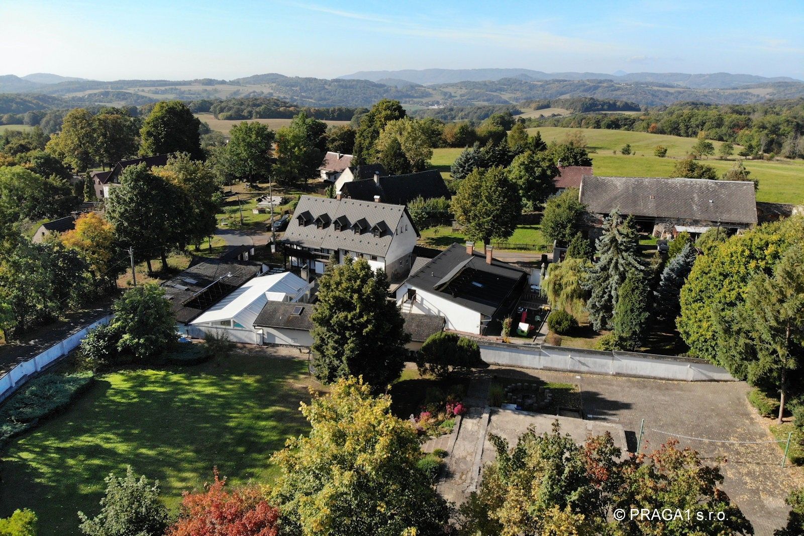 Fotos Country manor in North Bohemia with 2 acres garden