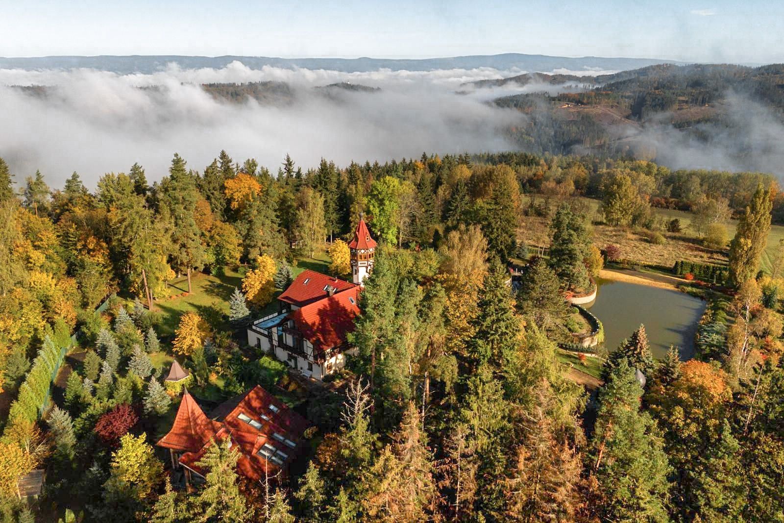 Fotos Forest mansion near Karlovy Vary