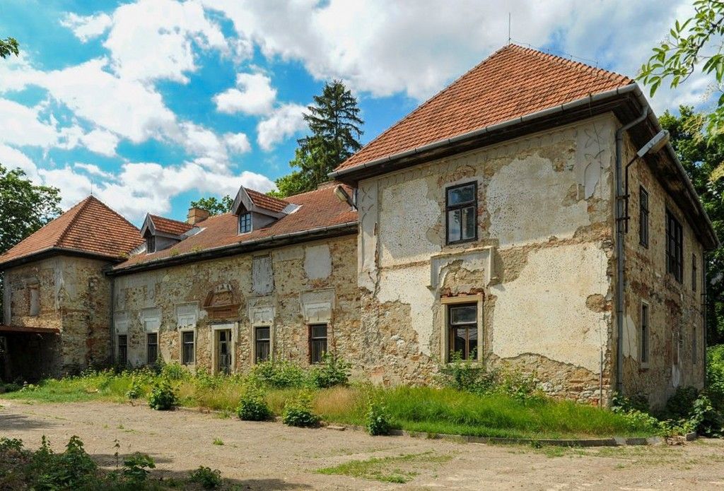 Fotos Neskororenesančný kaštieľ s parkom na východnom Slovensku