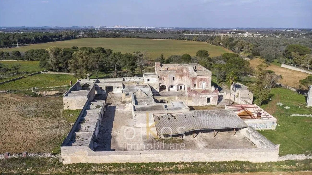 Fotos Masseria histórica para renovação com 52 ha perto de Manduria