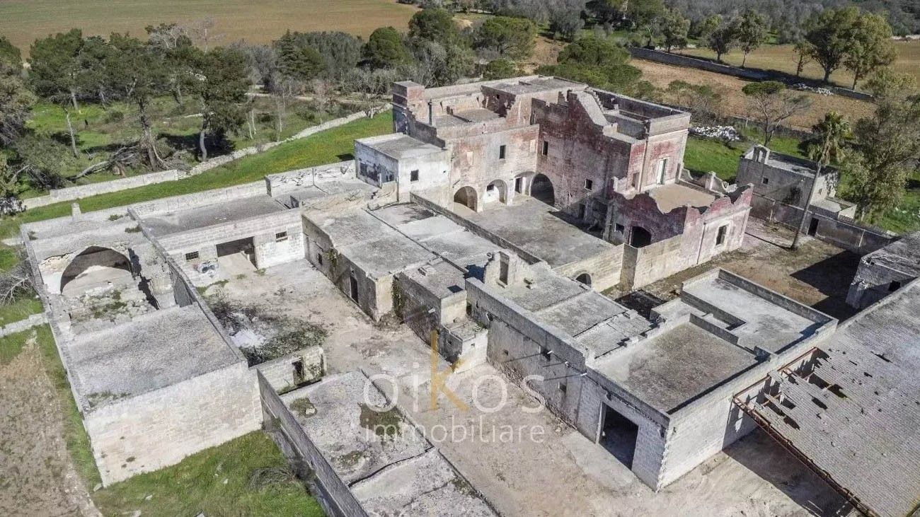 Fotos Masseria para renovação com 52 ha perto de Manduria
