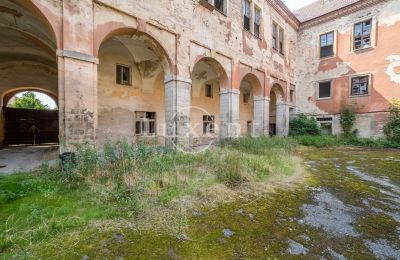 Palácio à venda Kounice, Zámek Kounice, Středočeský kraj, Pátio