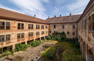 Palácio à venda Kounice, Zámek Kounice, Středočeský kraj, Pátio