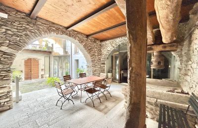 Casa senhorial à venda 28824 Oggebbio, Località Rancone, Piemonte, Innenhof mit Weinpresse