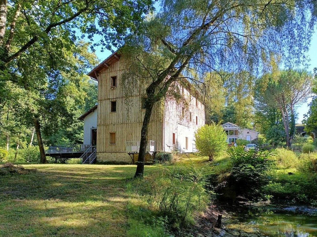 Fotos Domaine avec un moulin du 15 ème siècle, une ferme landaise, une rivière sur 2,4 hect