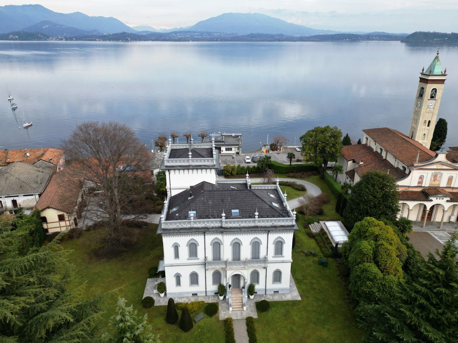Fotos Lesa: Palacete Belle Époque restaurado com vista direta para o Lago Maggiore
