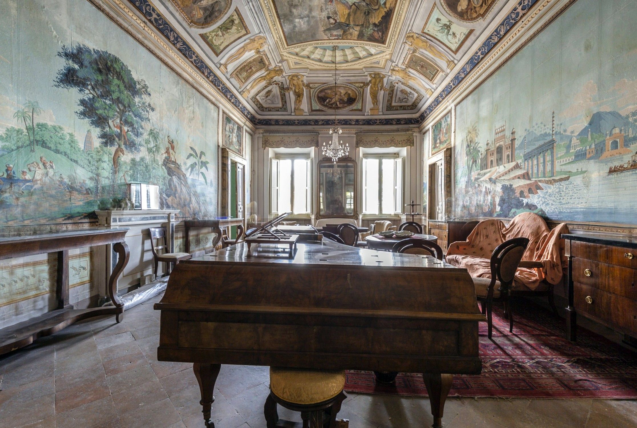 Fotos Palazzo nas Marcas com Jardim e Frescos do Século XVIII