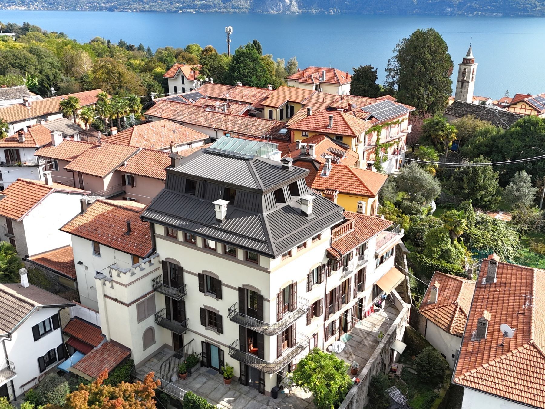 Fotos Elegantes 175 m² großes Apartment in historischer Villa in Verbania Antoliva am Lago Maggiore