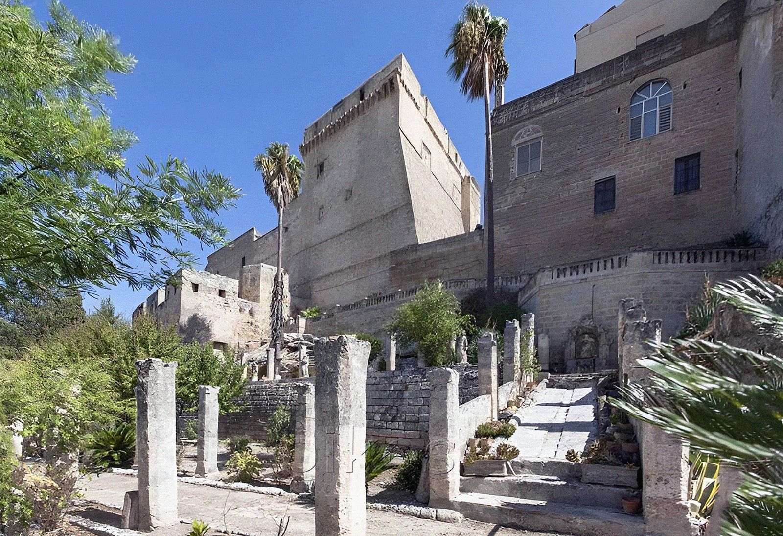 Fotos Palacete para renovação com jardim e vista para o castelo