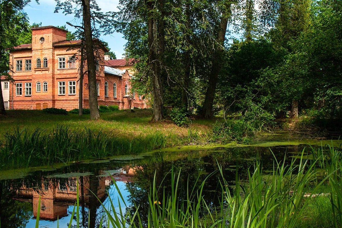 Fotos  Spectacular 504 years old manor estate complex in northern Latvia awaiting its renaissance!
