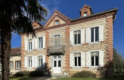 Imóveis com caráter, Französisches Landhaus mit Gästeunterkünften
