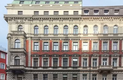 Imóveis com caráter, Historical apartment building and hotel in Prague city centre