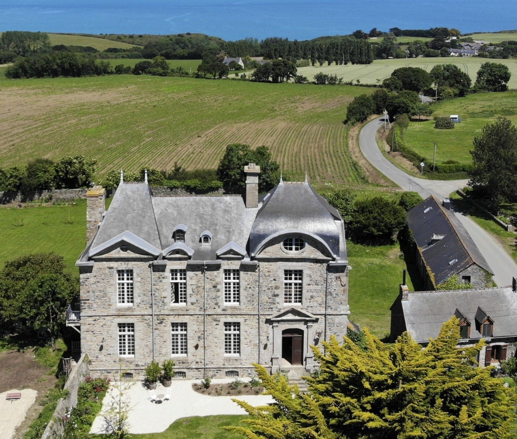 Fotos Château Encantado na Bretanha com Vista Maravilhosa e Potencial de Renda