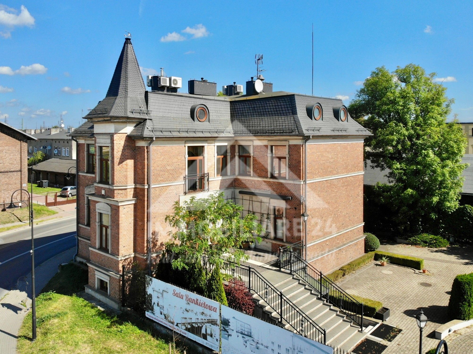 Fotos THONET Furniture - a Unique, Historic Mansion in Radomsko, Poland