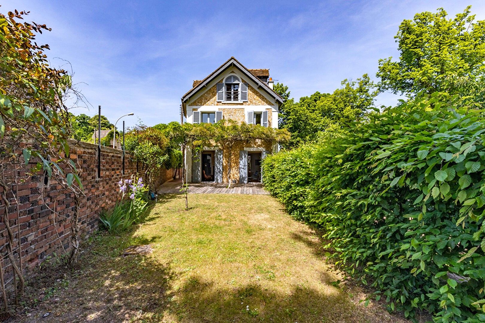 Fotos Steinhaus auf einer Anhöhe in Meudon mit Blick auf Paris