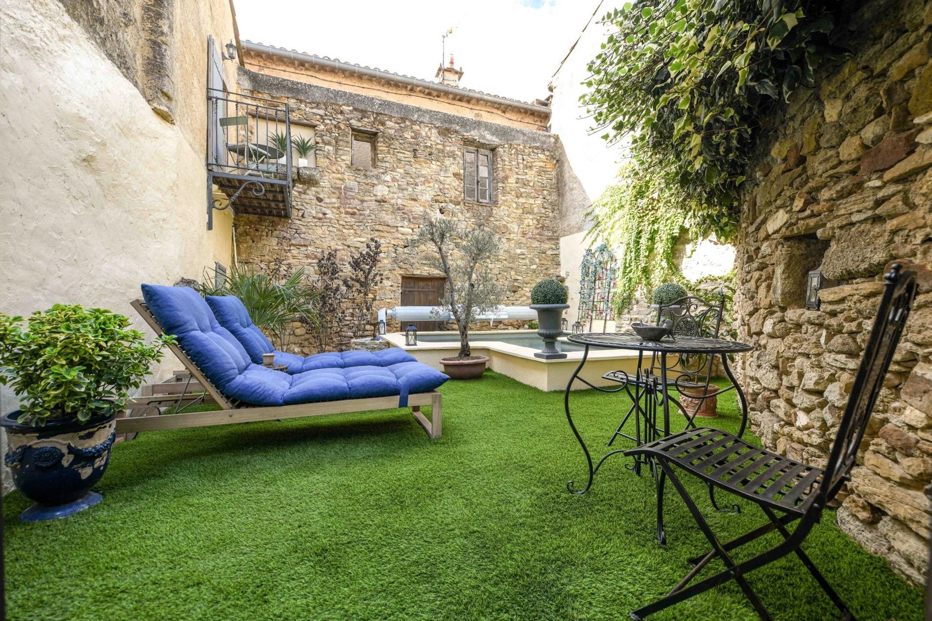 Fotos Casa em pedra restaurada com pátio e lago aquecido a 14 km de Uzès