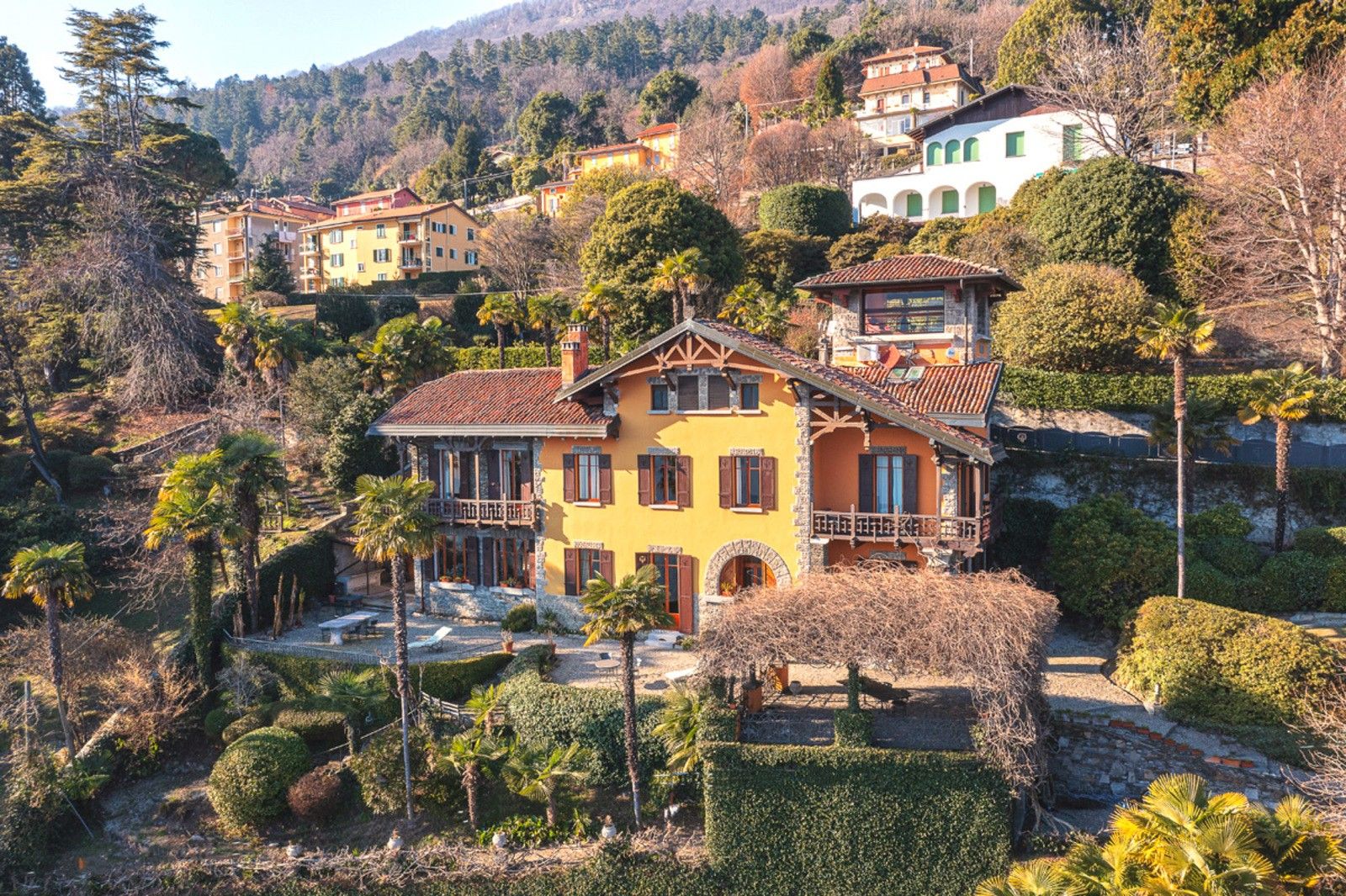 Fotos Villa à Beira do Lago Maior com Vista Panorâmica e Jardim