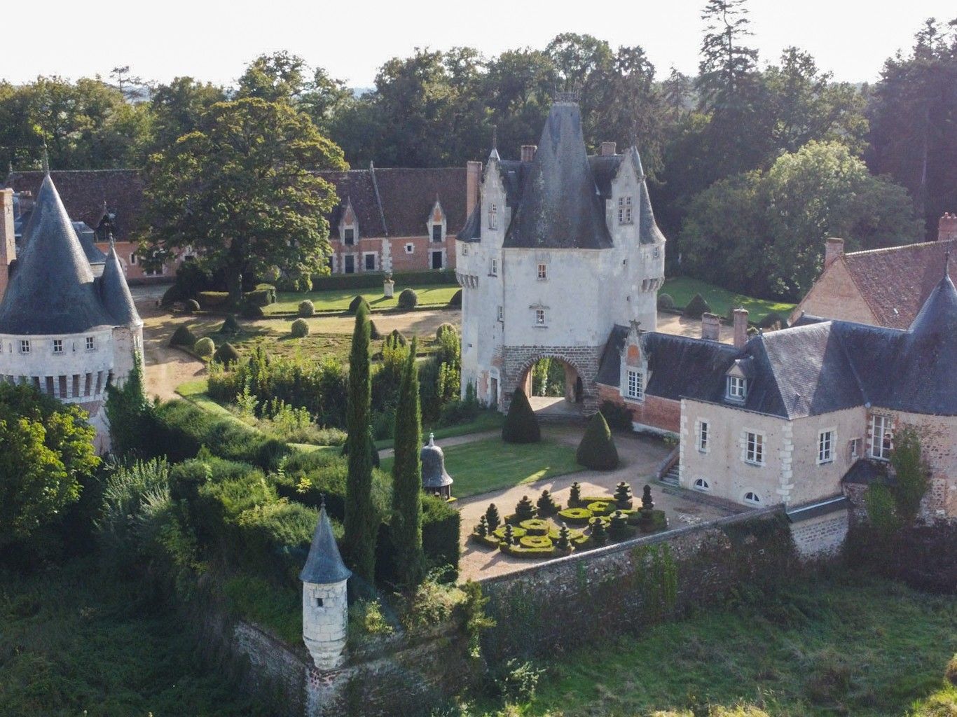 Fotos Castelo histórico no Perche – 120 km de Paris, 5 edifícios e 41 hectares