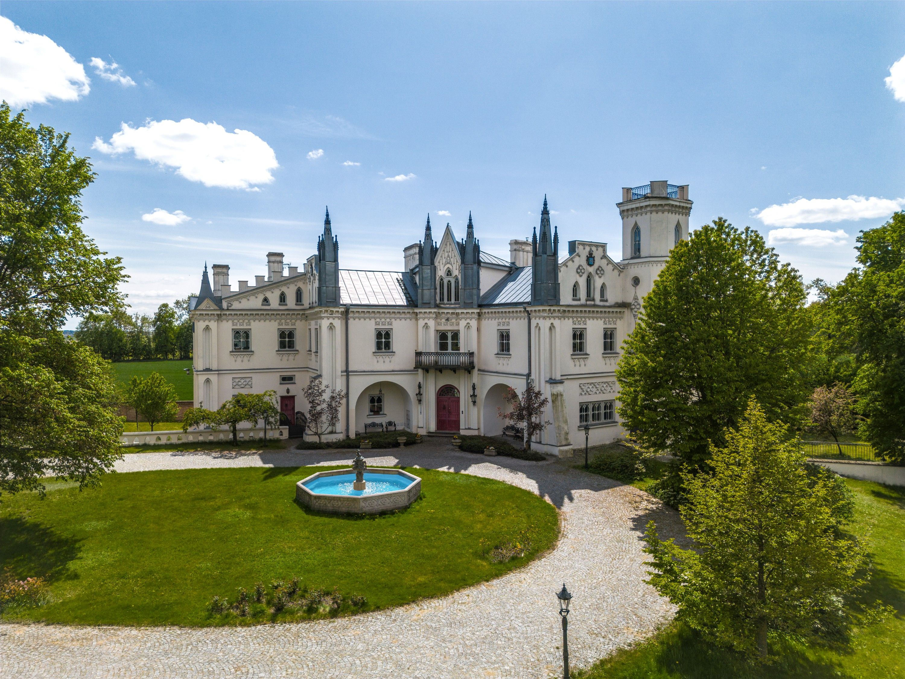 Fotos Pałac w Patrykozach - Neogotycka Perła