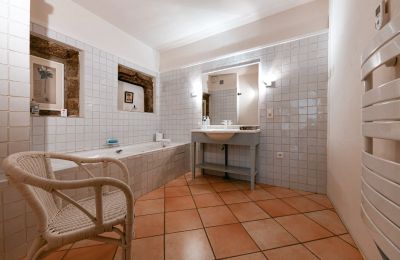 Propriedade histórica à venda Vers-Pont-du-Gard, Occitânia, Casa de banho