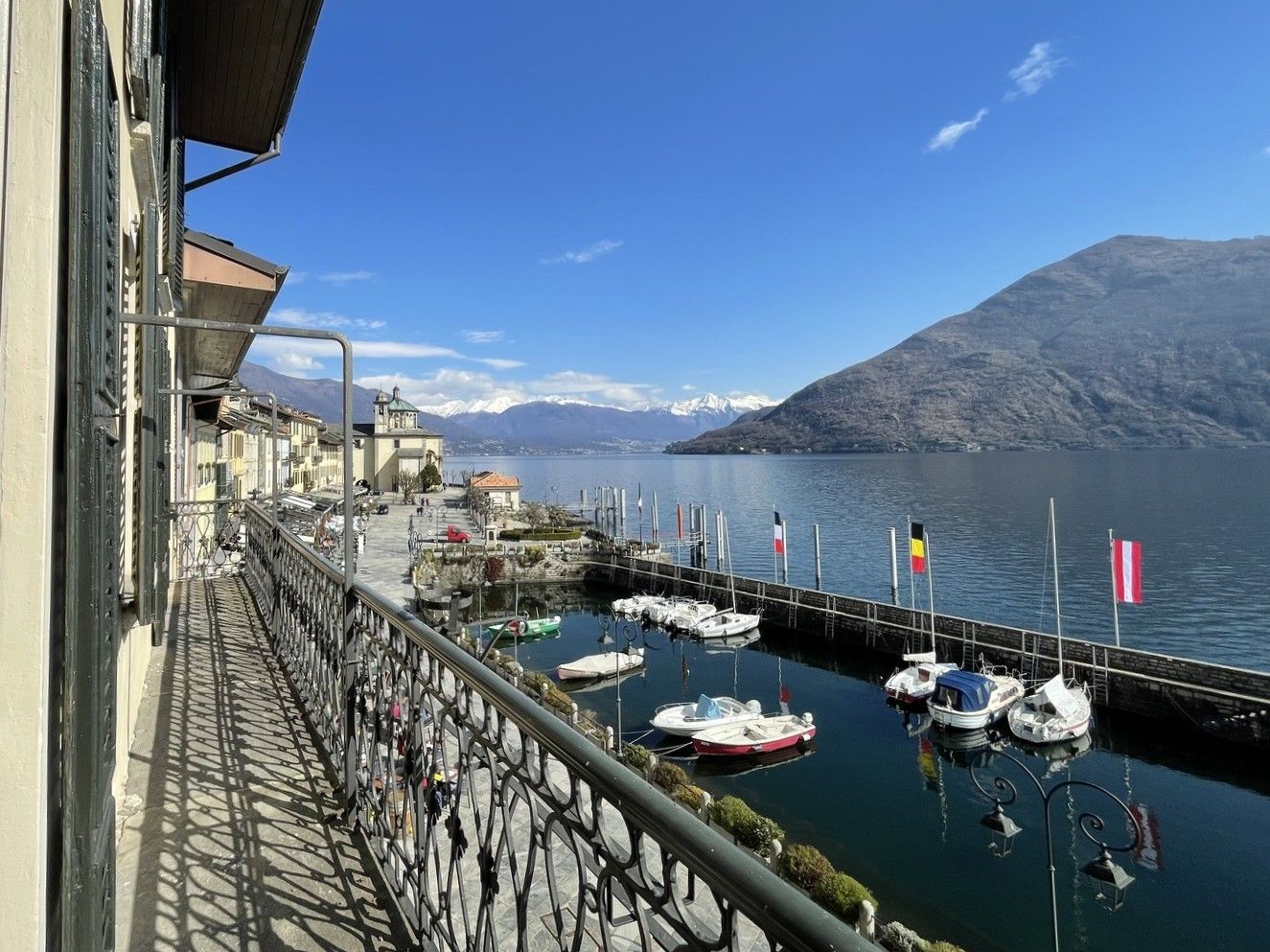 Fotos Venda de Villa Histórica à Beira do Lago Maggiore em Cannobio