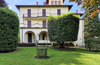 Imóveis com caráter, Residência histórica com torre panorâmica e vista para o Lago Maggiore em Stresa