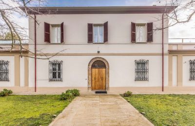 Imóveis com caráter, Villa neoclássica do século XVIII com jardim italiano na região das Marcas