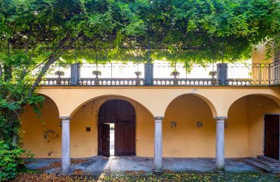Imóveis com caráter, Villa histórica com hotel boutique adjacente no centro de Belgirate