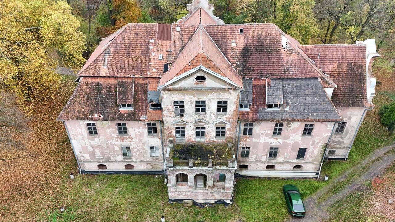 Fotos Casa senhorial renovada e palácio não renovado na Baixa Silésia