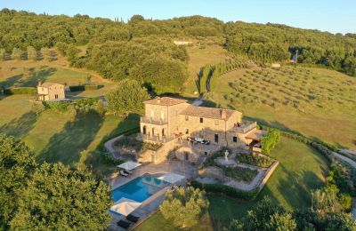 Imóveis com caráter, Propriedade panorâmica de luxo na Úmbria com villa, casas de hóspedes e olival