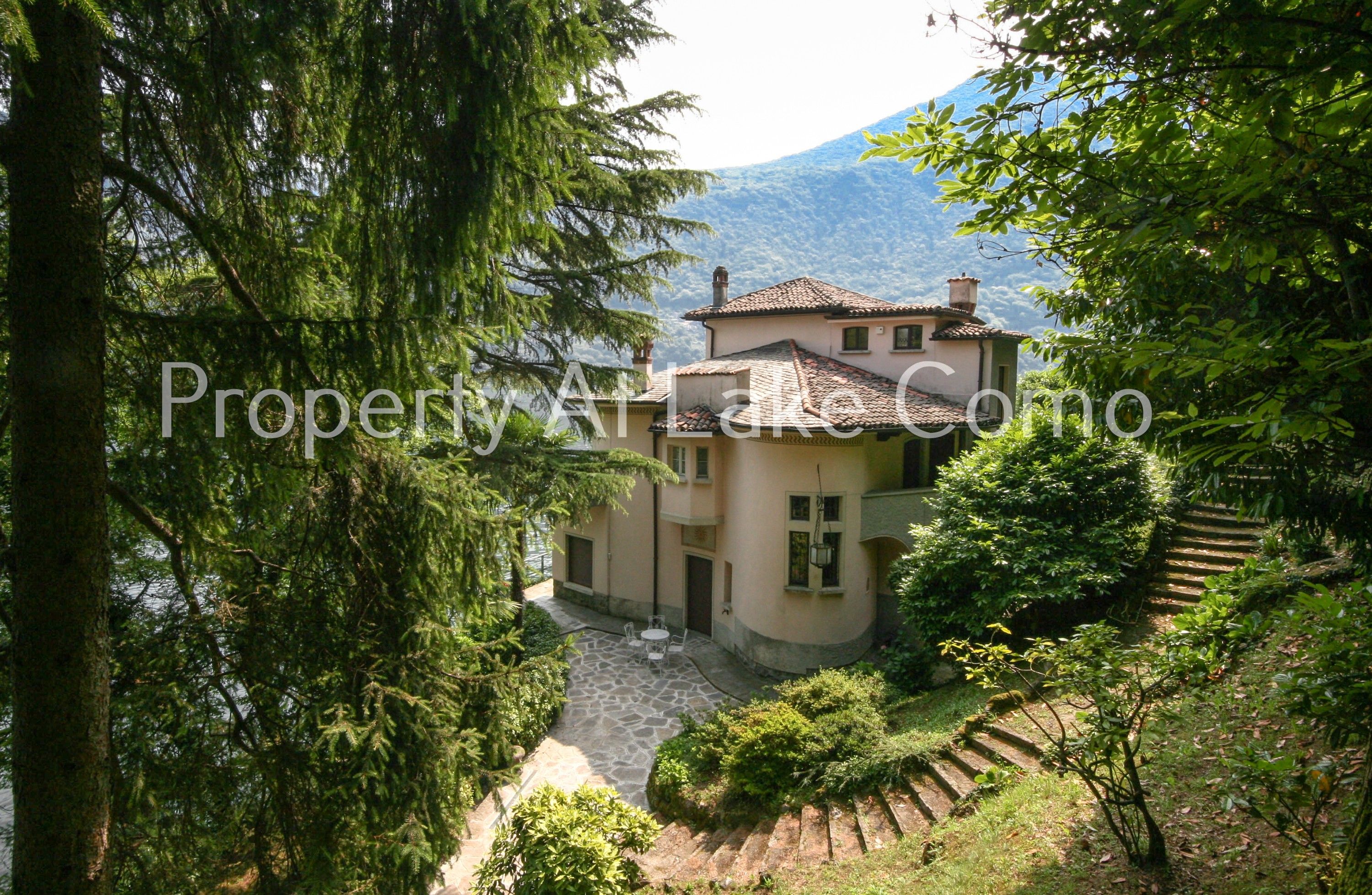 Fotos Villa histórica no Lago de Como com marina privada