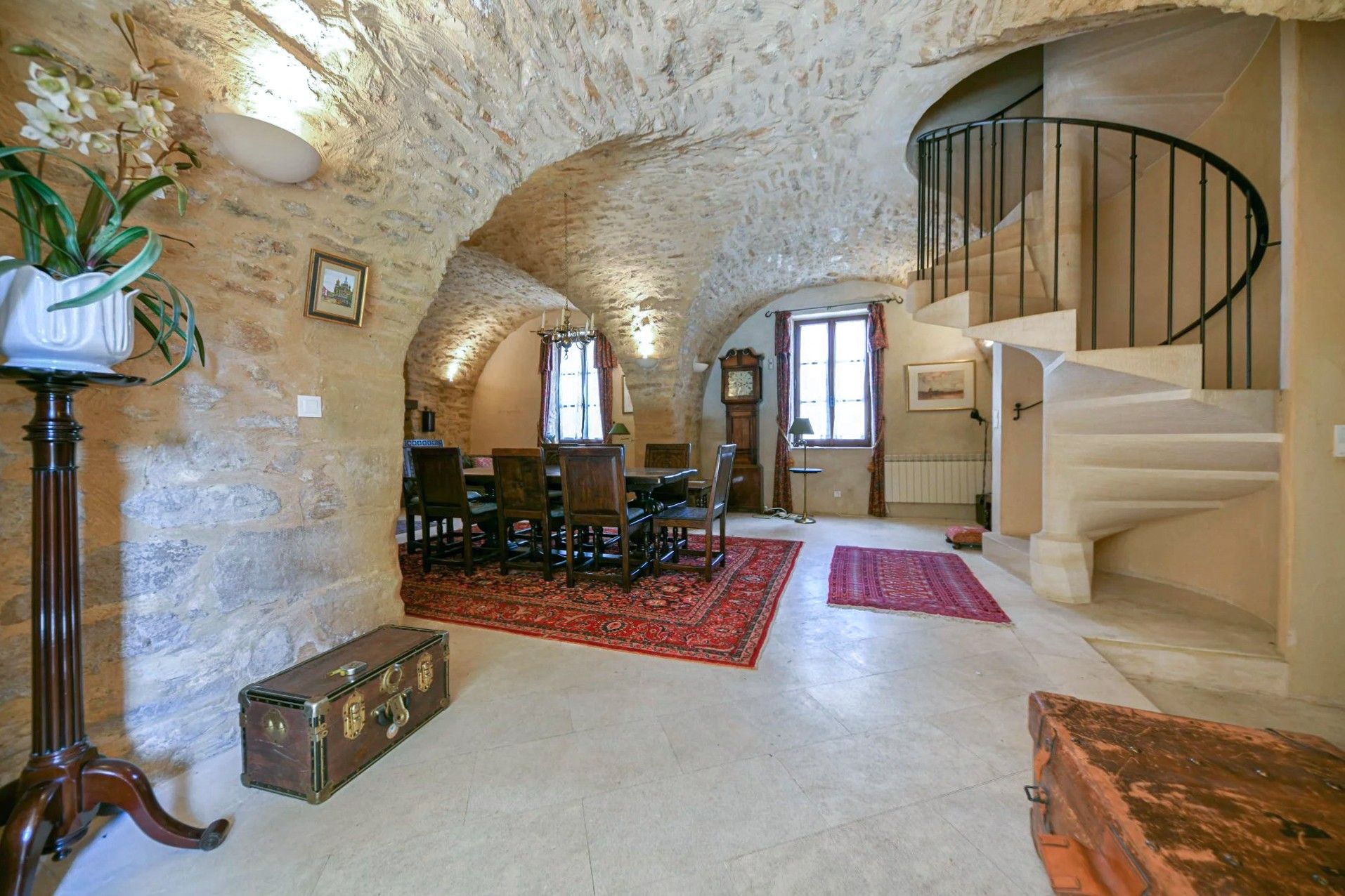 Fotos Casa com carácter perto de Uzès – pátio arborizado e potencial de ampliação