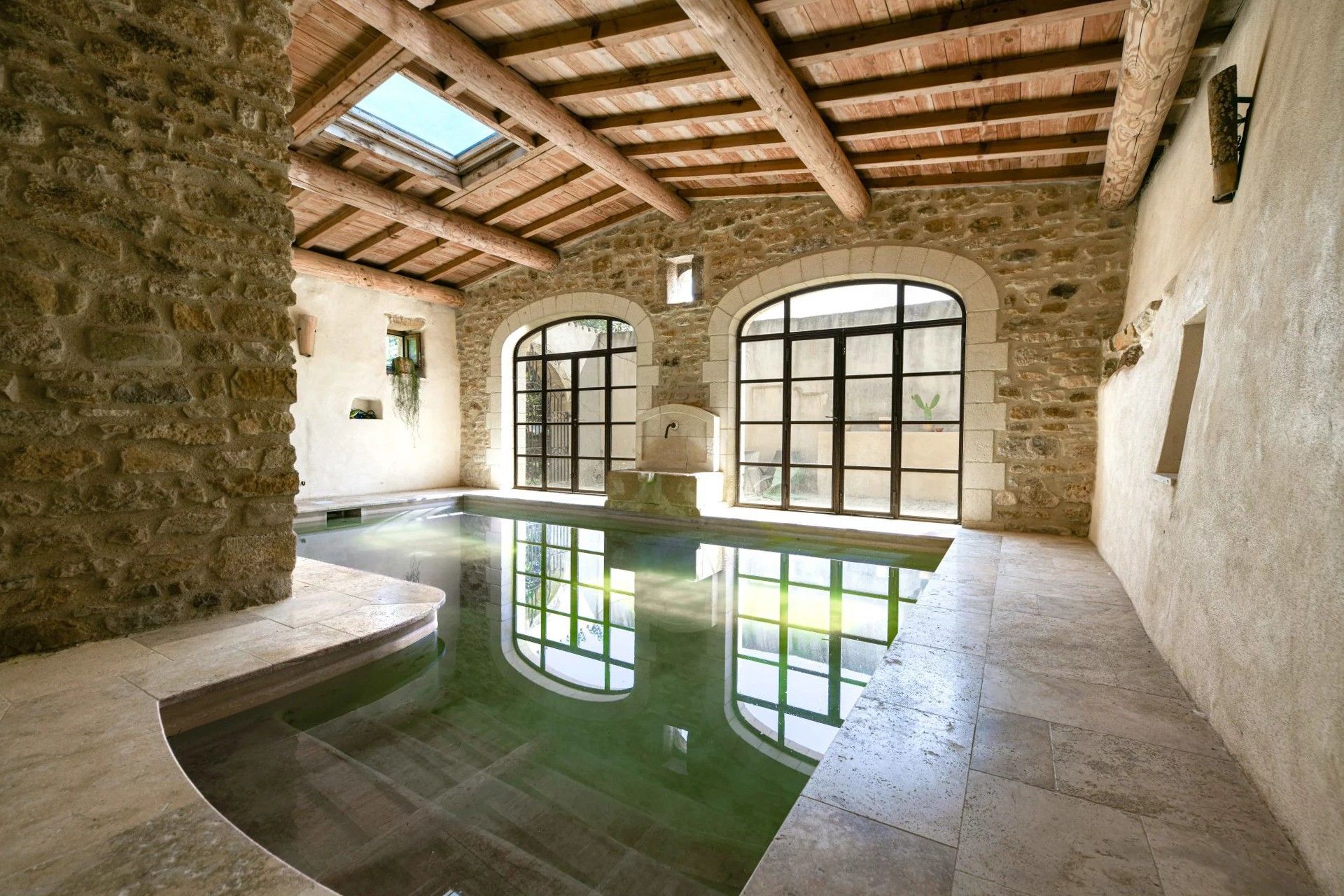 Fotos Casa histórica perto de Uzès com jardim, piscina e potencial turístico