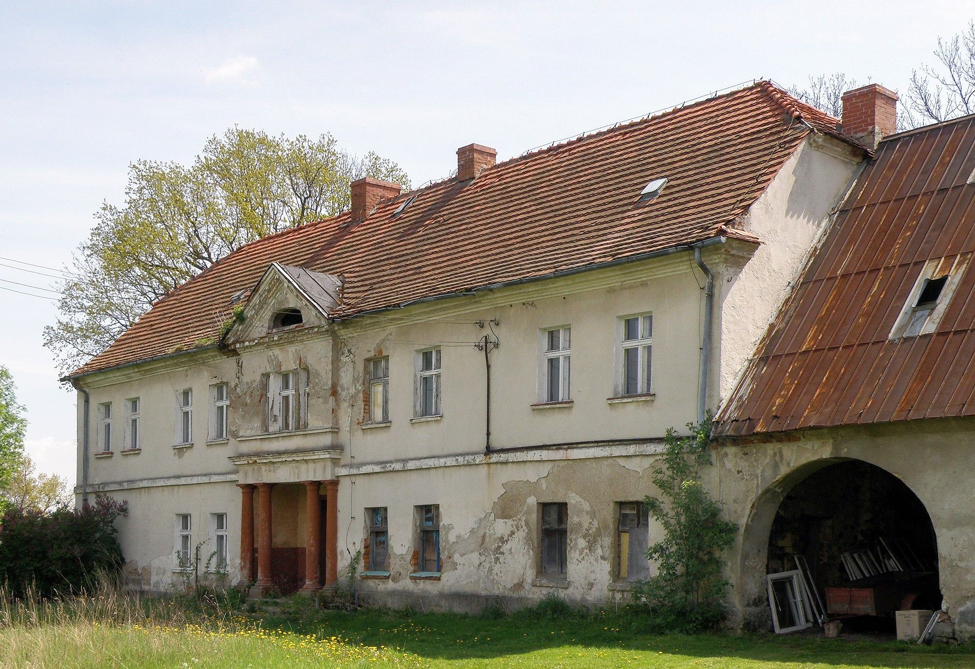 Fotos Propriedade senhorial histórica em Starków com parque protegido à venda