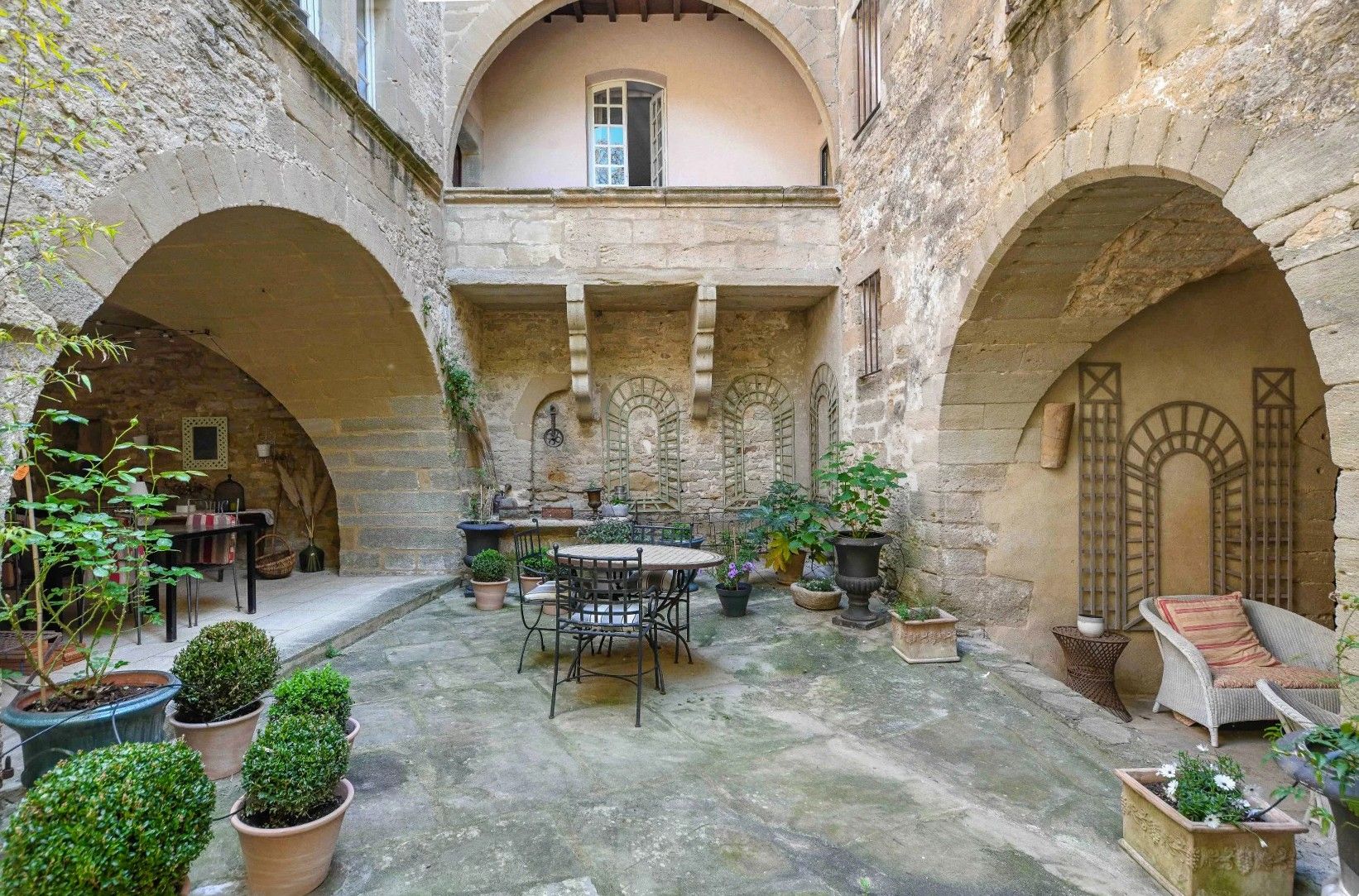 Fotos Solar histórico com pátio e 7 suítes próximo a Uzès